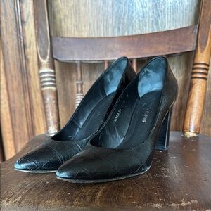 Donald Pilner Black Leather Pointed Toe Heels